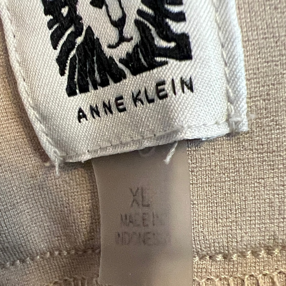Anne Klein Cream Garment - Picture 2 of 2